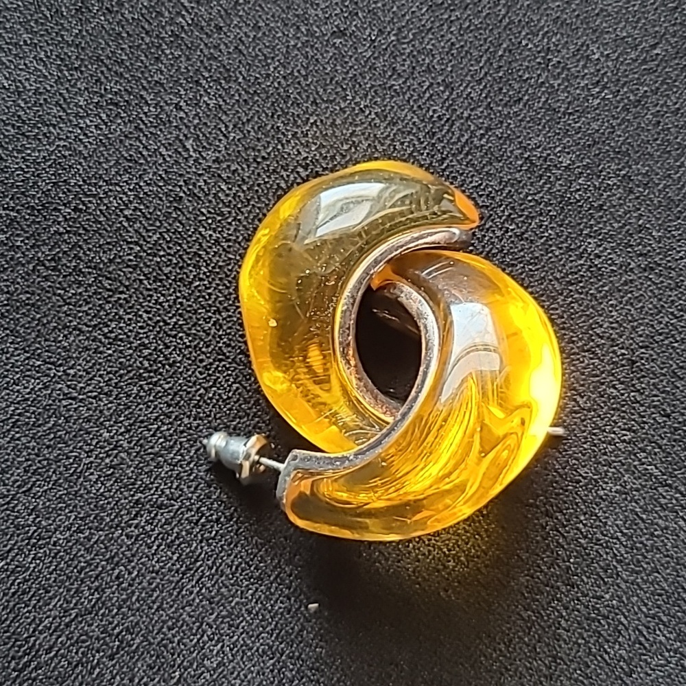 Vintage 90's hoop earrings, yellow resin on metal, estate sale - Picture 3 of 3